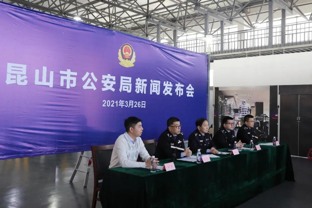 和平精英免费辅助软件手机版？和平精英免费辅助器【香肠派对蓝莓辅助菜单】