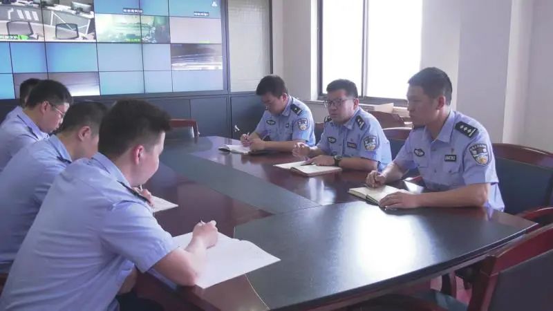 我在高校【香肠派对透视挂怎么开?】